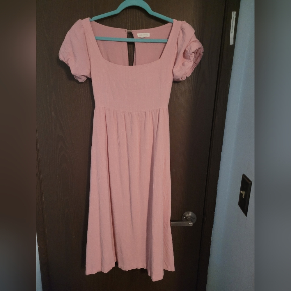 Pink midi dress with puff sleeves and square neck